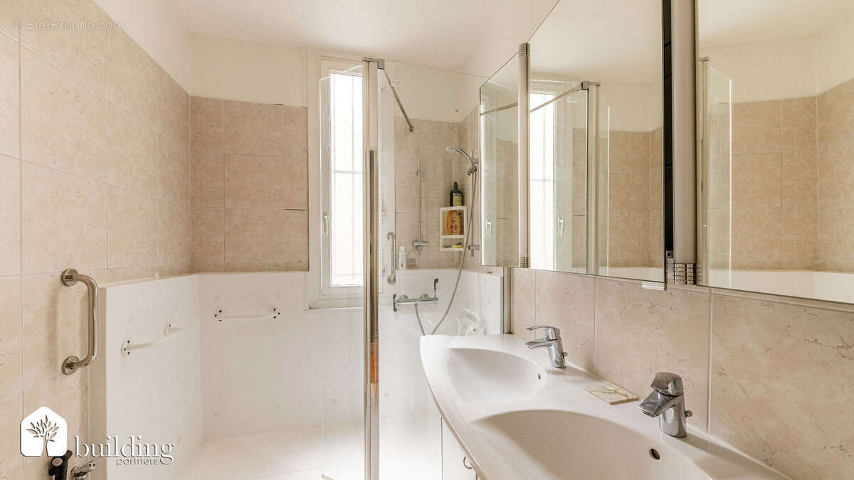Paris 16ème - Place des Etats-Unis - Appartement 4 pièces de 115.02 m² - photo 9