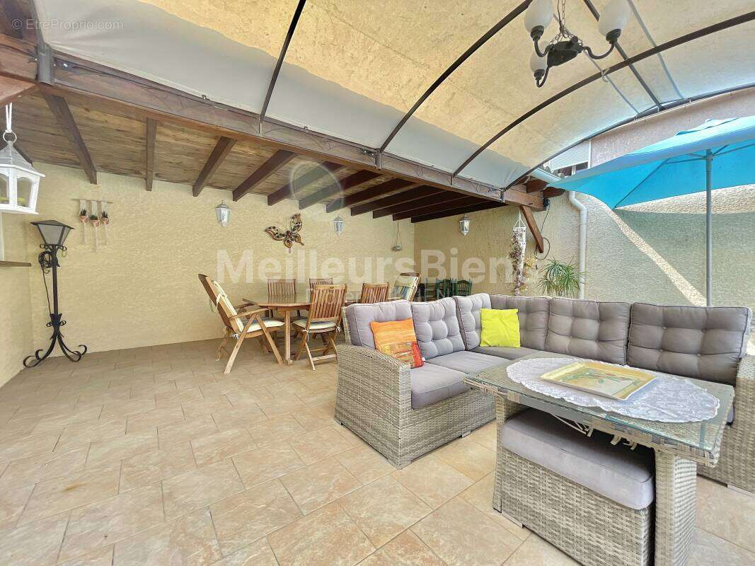 Maison à VIC-LA-GARDIOLE