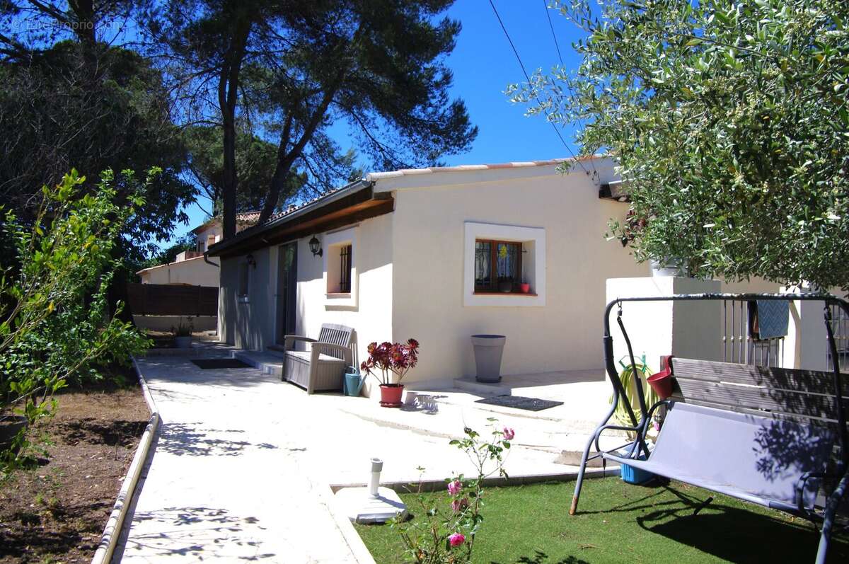 Maison à LE MUY