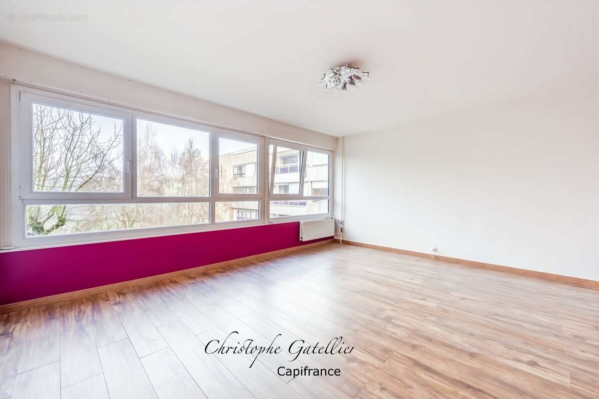 LES COUDRAYS - Appartement 3 pièces lumineux – 2ème étage avec ascenseur – Vue parc – Résidence sécurisée – Élancourt - photo 3