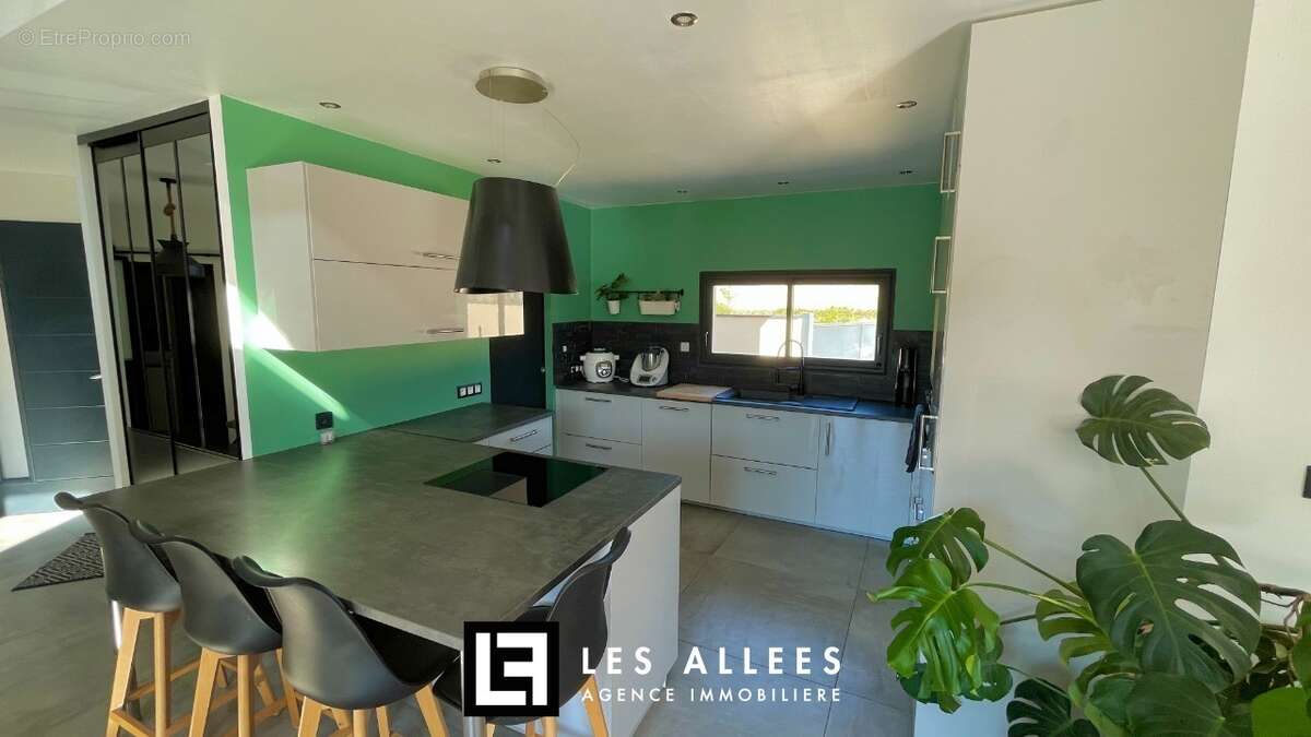 Maison à LES GRANGES-GONTARDES