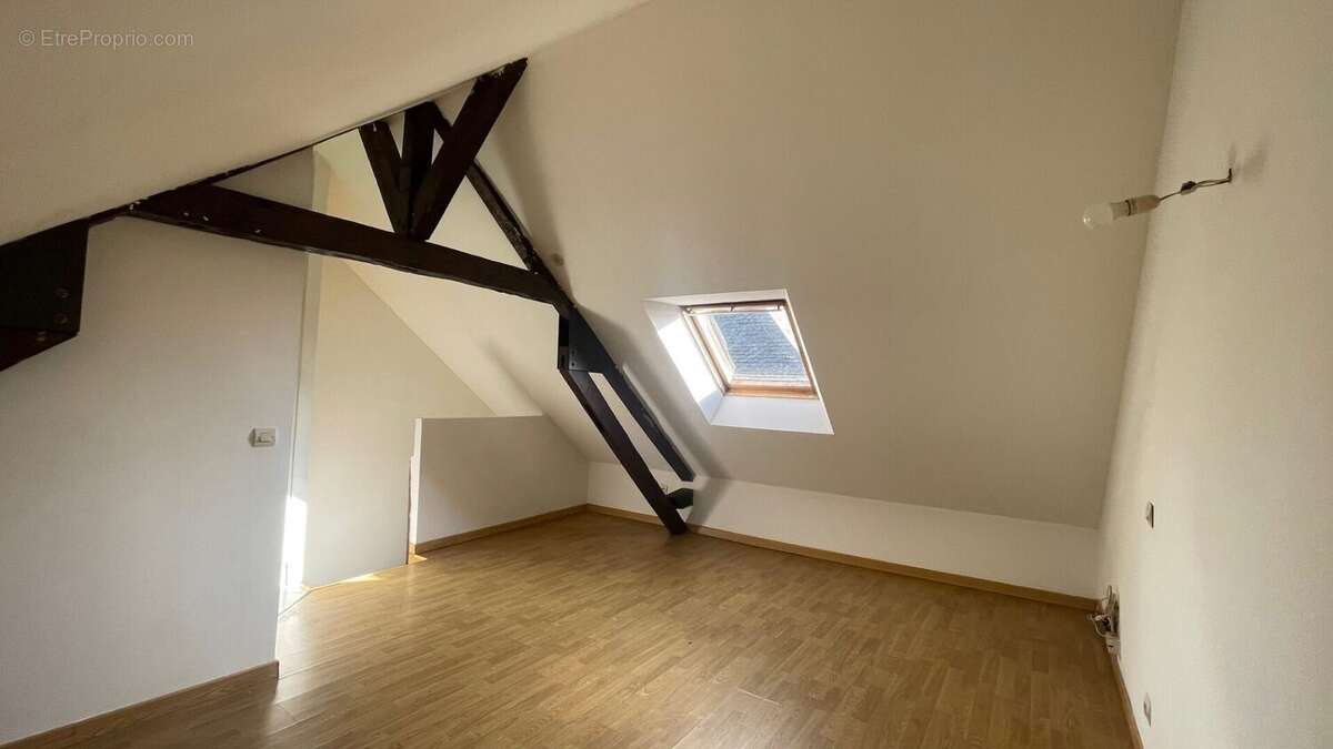 Maison à MONTREUIL-POULAY