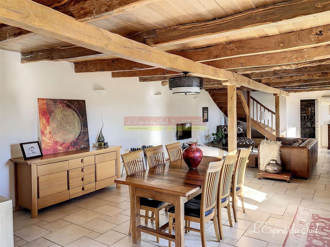 Côté Salle à manger - Maison à CASTANET