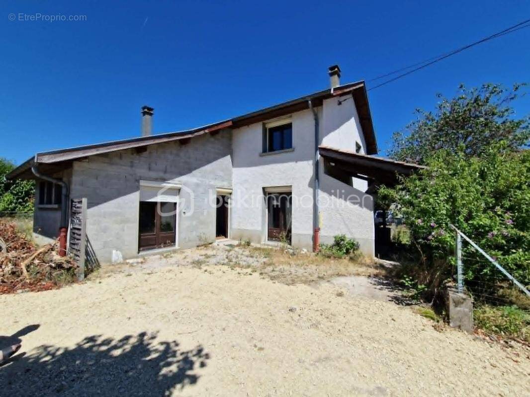 Maison à LA TOUR-DU-PIN