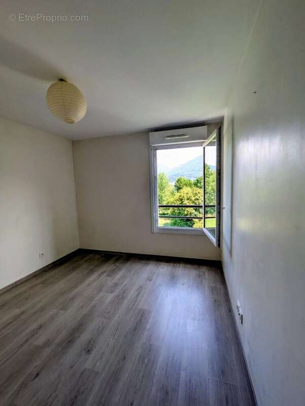Dernier etage! tres jolie vue sur les montagnes ! - photo 10