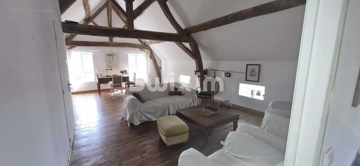 Maison à NOYERS