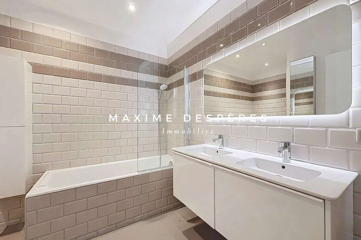 Appartement à NEUILLY-SUR-SEINE