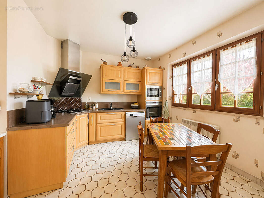 Maison à NOYERS