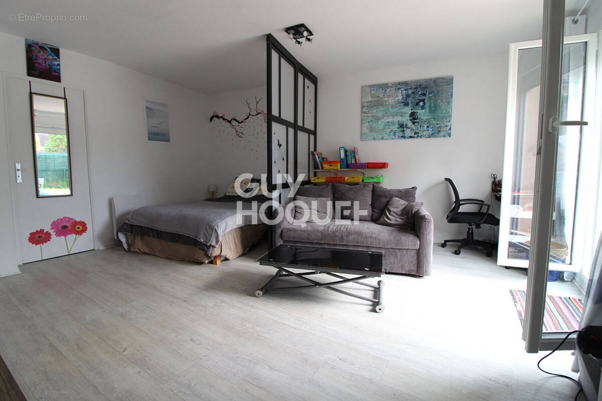 Appartement à VERNEUIL-L'ETANG