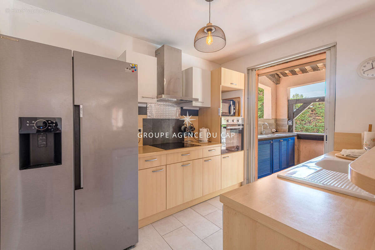 Villa Saint Raphael 5 pièce(s) 120 m2 - photo 2