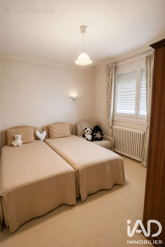 Maison 230 m² à Port-Des-Barques  - photo 8