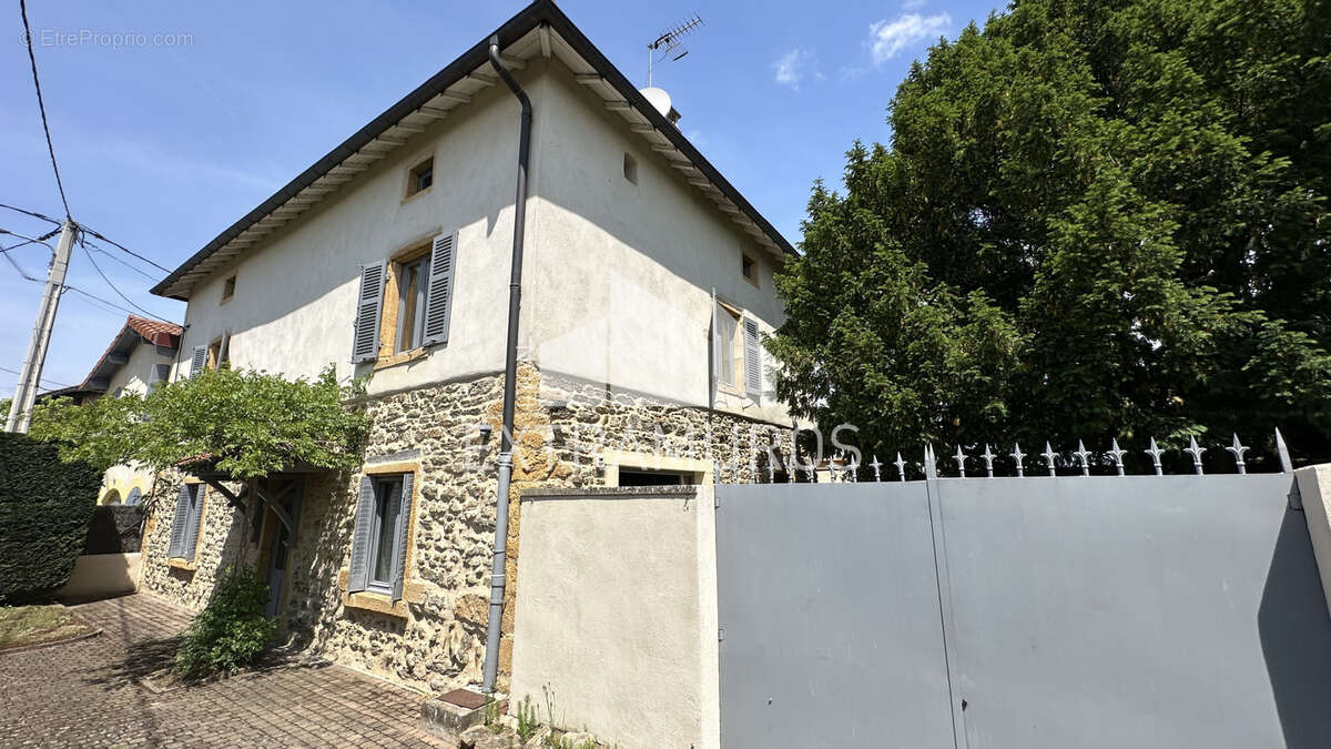 Maison à FLEURIEUX-SUR-L'ARBRESLE