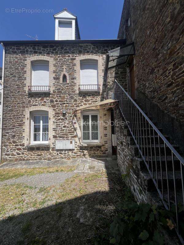 Maison à FOUGERES