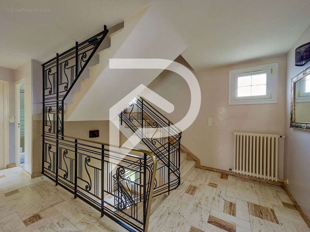 Maison à VILLENEUVE-SAINT-GERMAIN