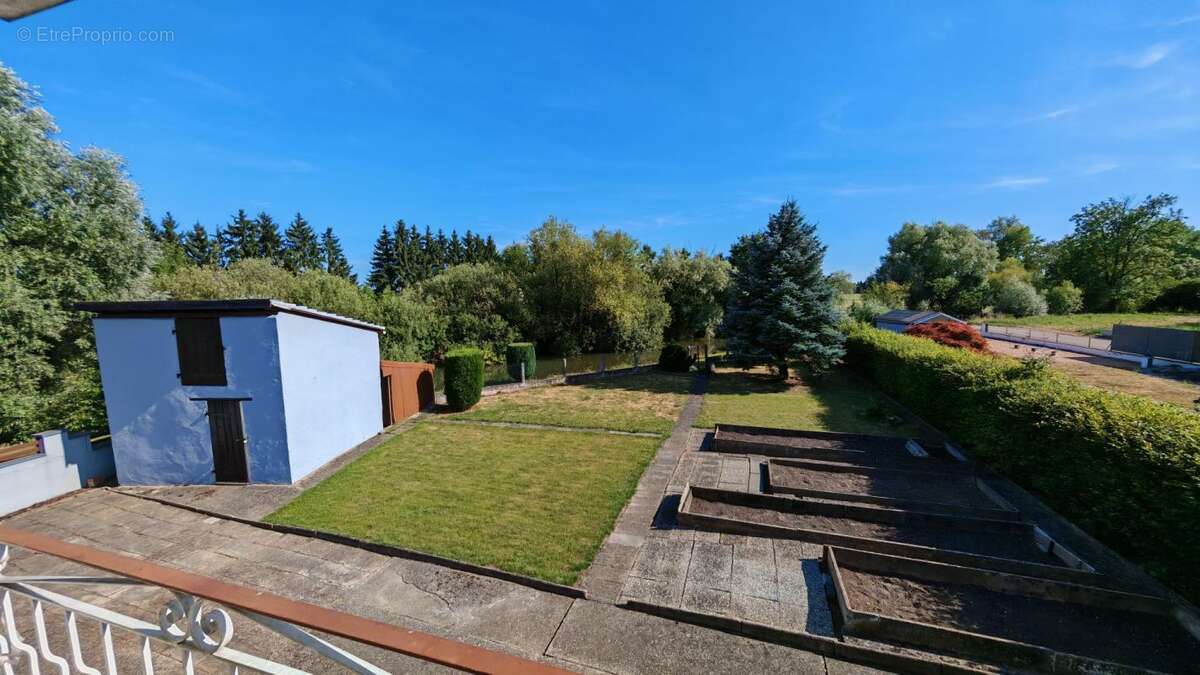 Maison 7 pièces - 4 chambres - Sous sol - Terrain 8.5 ares - photo 4