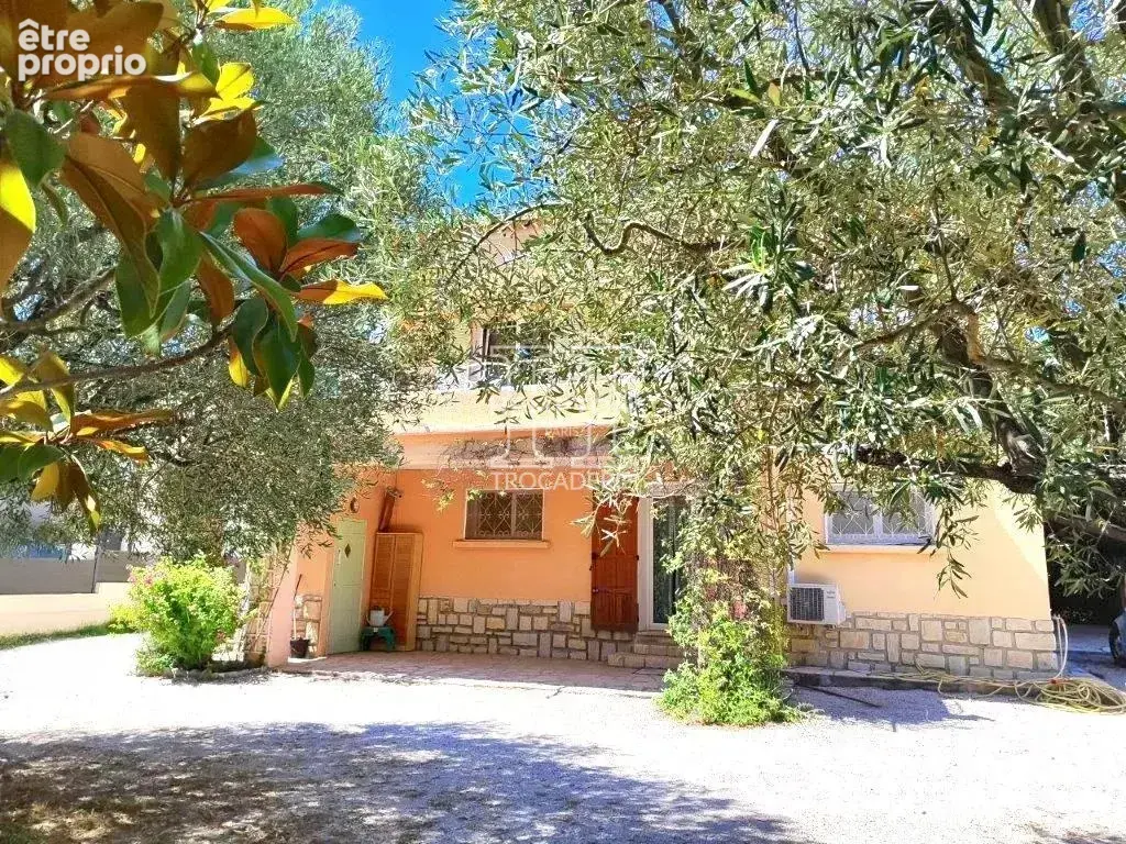 Sanary-sur-mer • maison provencale avec jardin paysager - photo 2