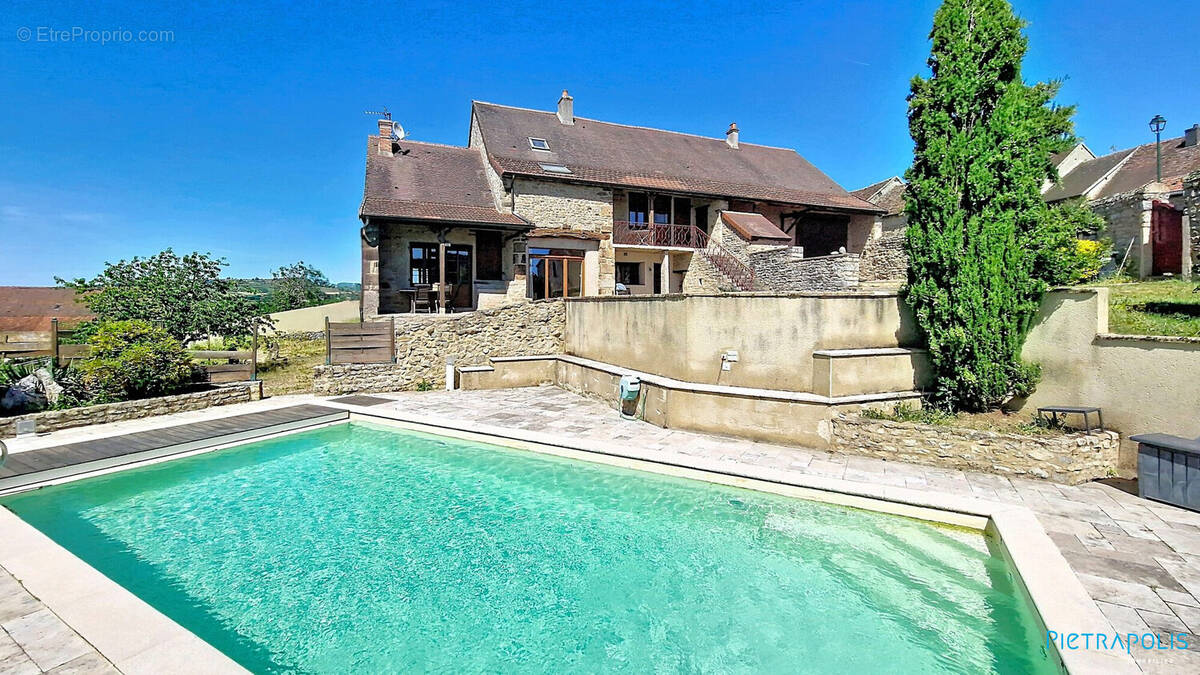 Maison à SIGY-LE-CHATEL