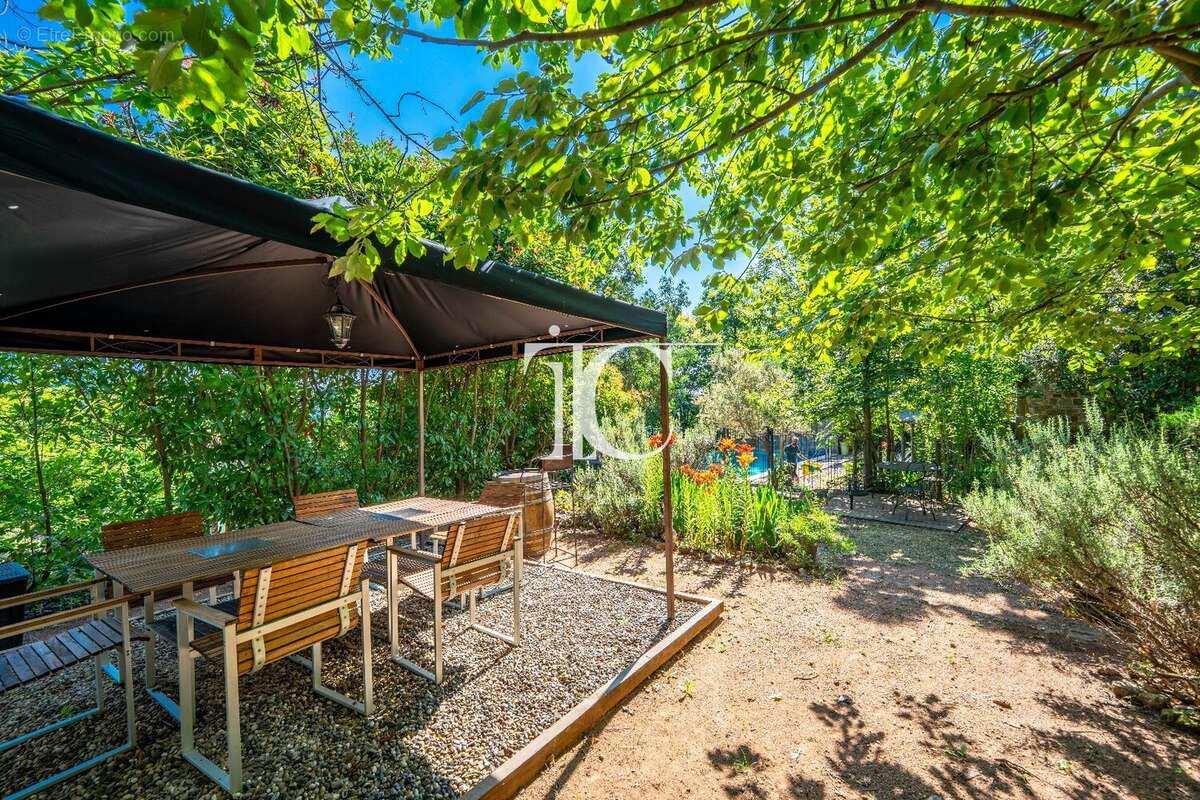 Maison à LABLACHERE