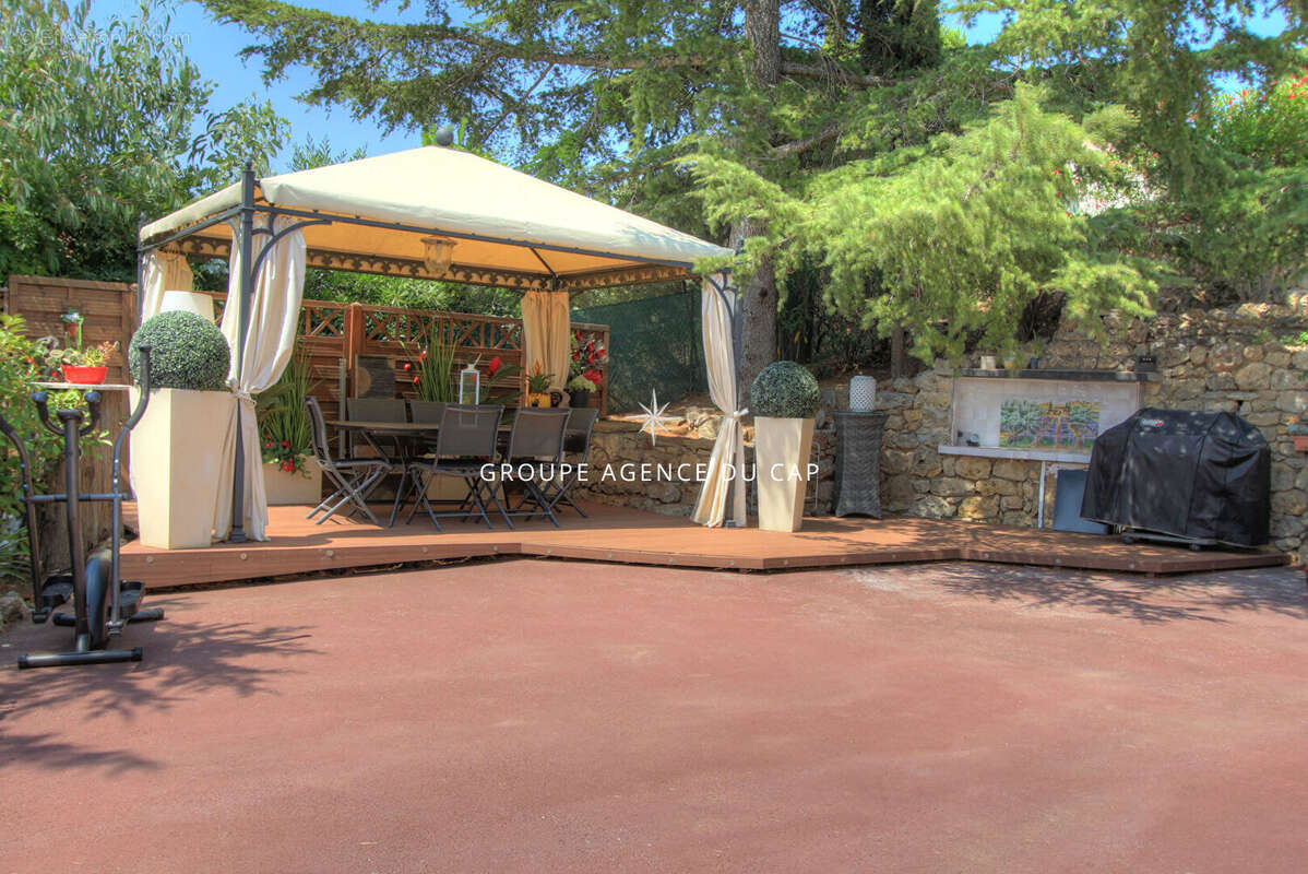 Maison à LES ISSAMBRES