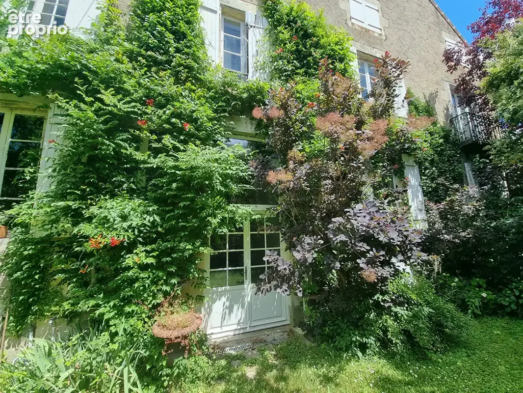 A vendre, demeure de caractère avec jardin et appartement à Pougues-les-Eaux. - photo 2