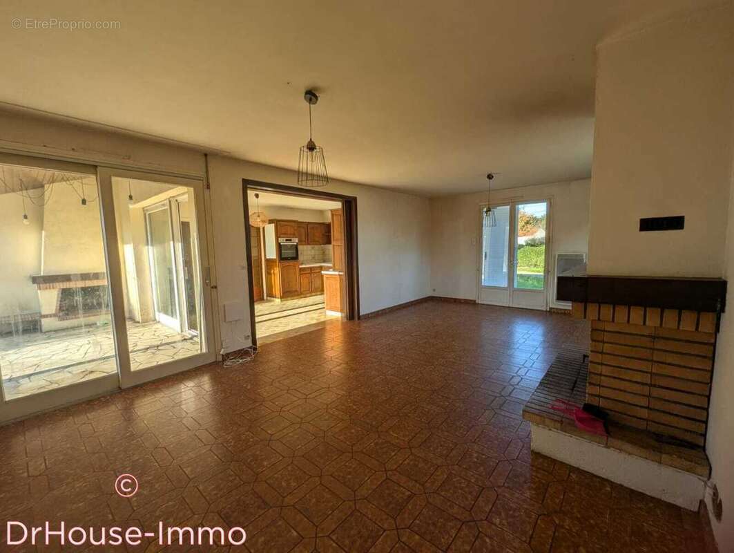 Maison à SAINT-ETIENNE-DE-MER-MORTE