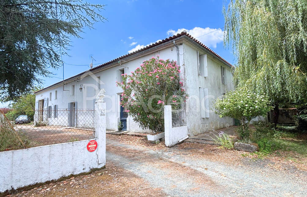 Maison à CORME-ECLUSE