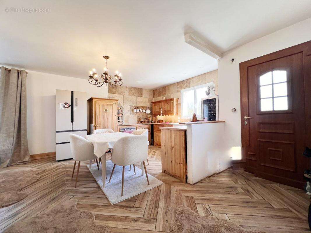 Maison 89 m² à Pierre-De-Bresse  - photo 3