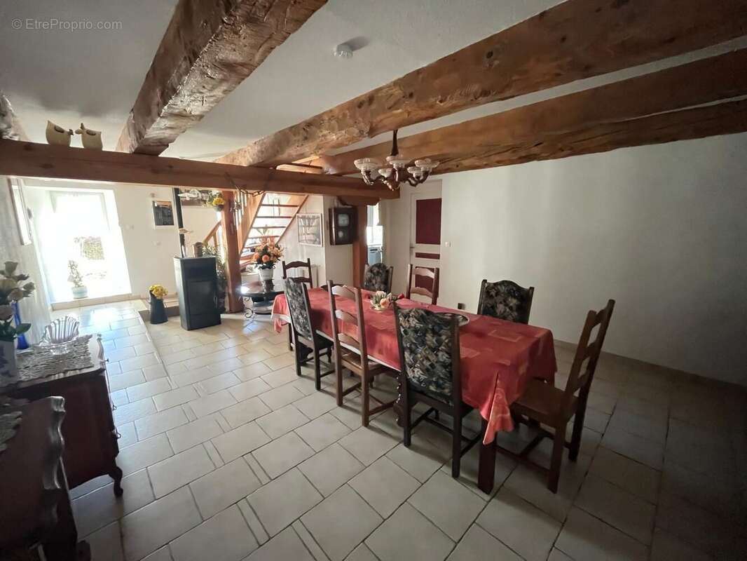 Maison à SAINT-SAUVES-D'AUVERGNE