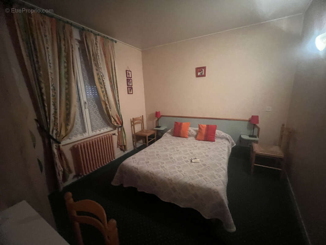 Commerce à JUGON-LES-LACS