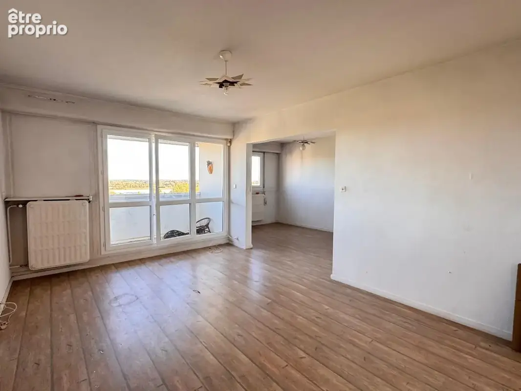 Vue exceptionnelle   76 m2   10e étage avec ascenseur   parking + cave   110 000 € - photo 3