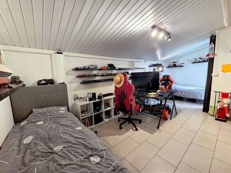 Maison à REMIRE-MONTJOLY