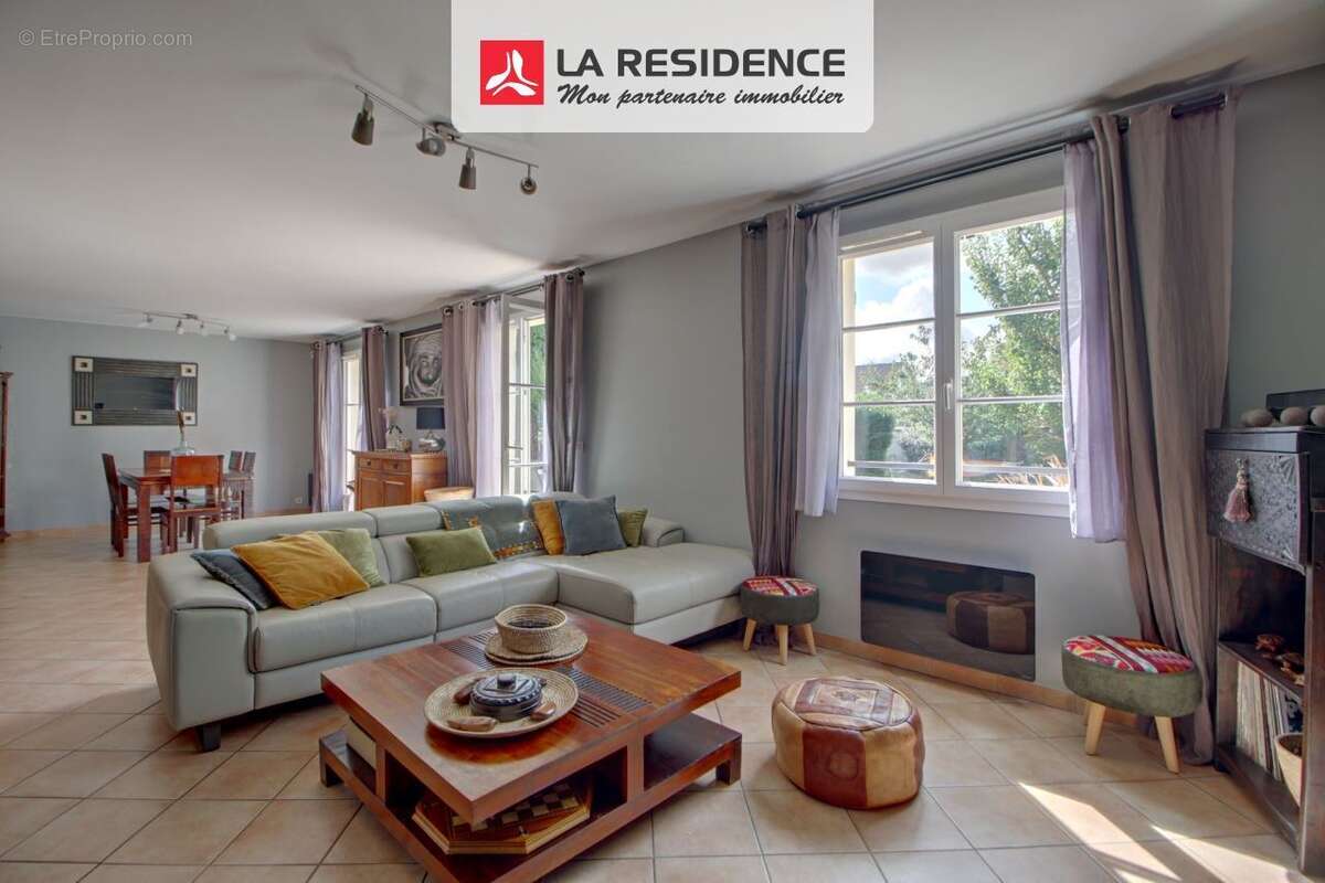 Maison à LES CLAYES-SOUS-BOIS