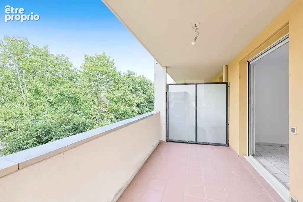 St bonnet centre - appartement 3 pieces avec balcon 16,7 m2 - bon etat - 248 000 € hai - photo 2