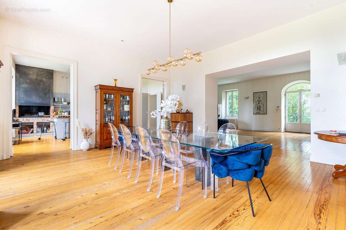 Maison 600 m² à Yvrac  - photo 9