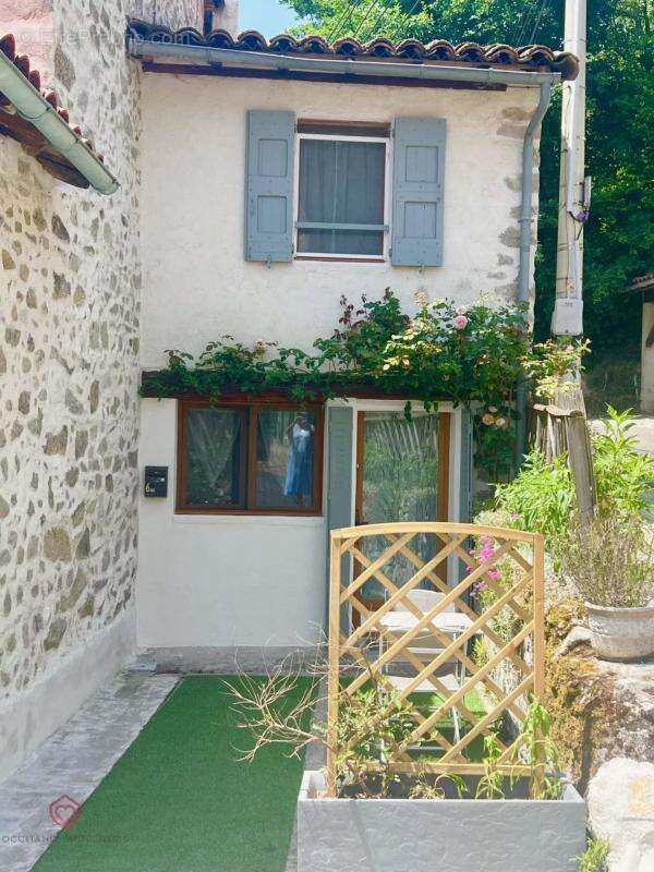 Maison à SAINT-PIERRE-DE-RIVIERE