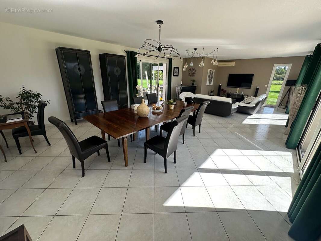 Maison 255 m² à Poilly-Lez-Gien  - photo 4