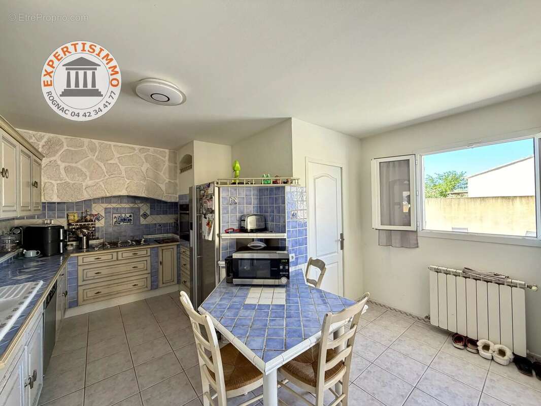 Saint esteve - plain-pied familial d'environ 150 m² – piscine – double garage – terrain de 682 m² - photo 6
