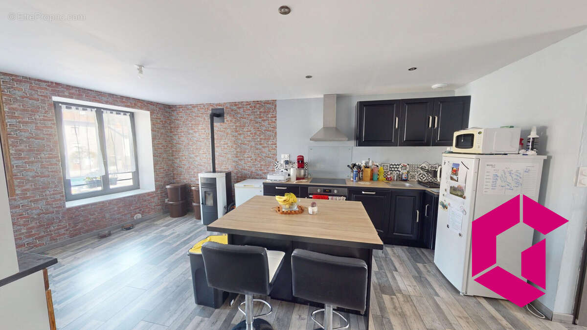 Maison à SAINT-PIERRE-DU-CHAMP