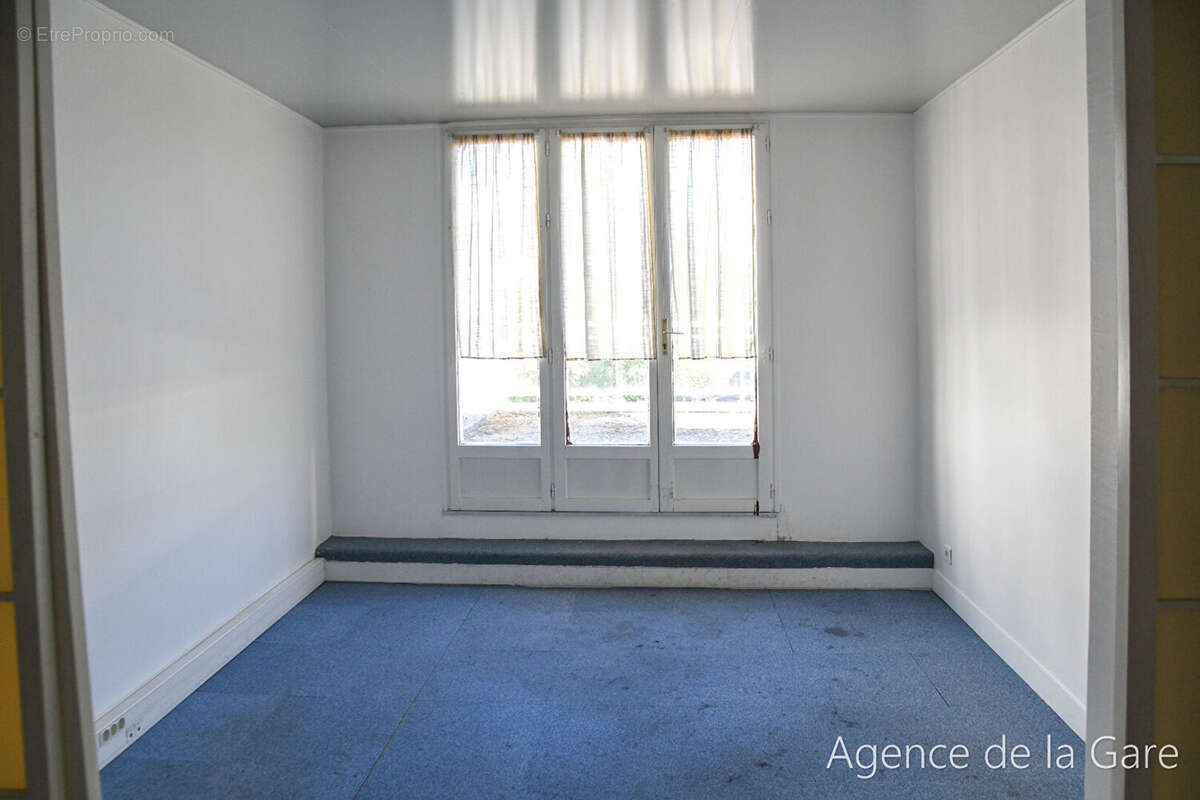 Commerce à SARTROUVILLE