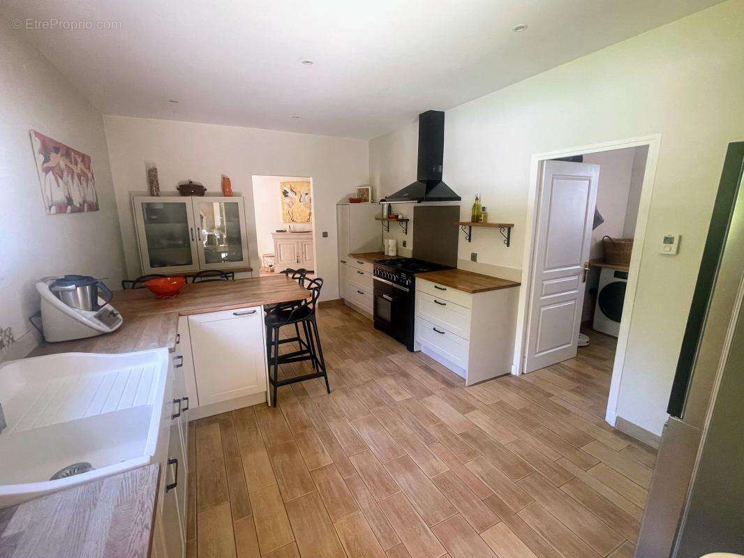 Maison 233 m² à Rognes  - photo 9