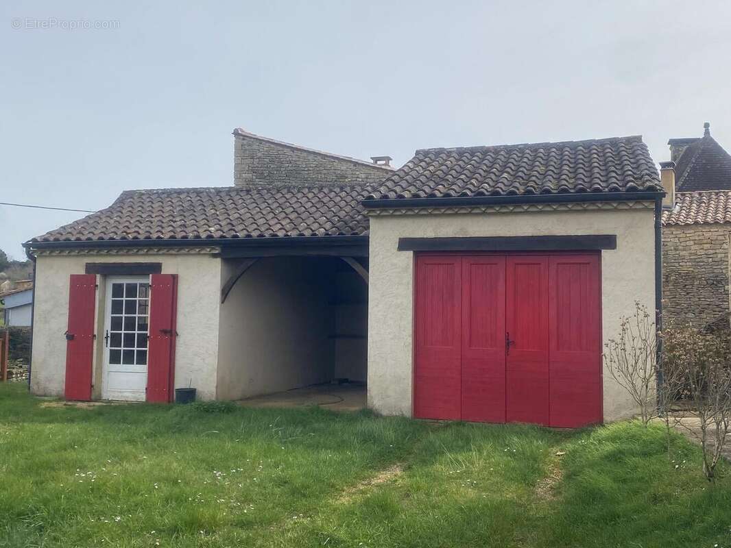 Garage + atelier - Maison à BEYNAC-ET-CAZENAC