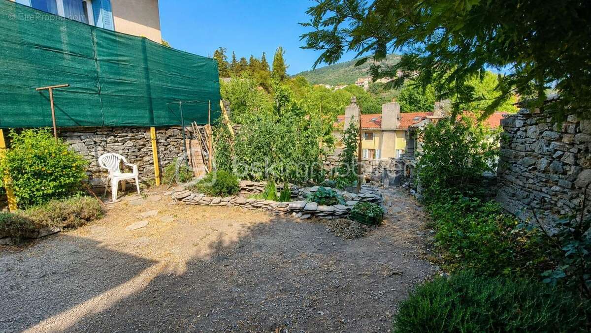  maison de village – 105 m² – 3 chambres – jardin – garage  - photo 3
