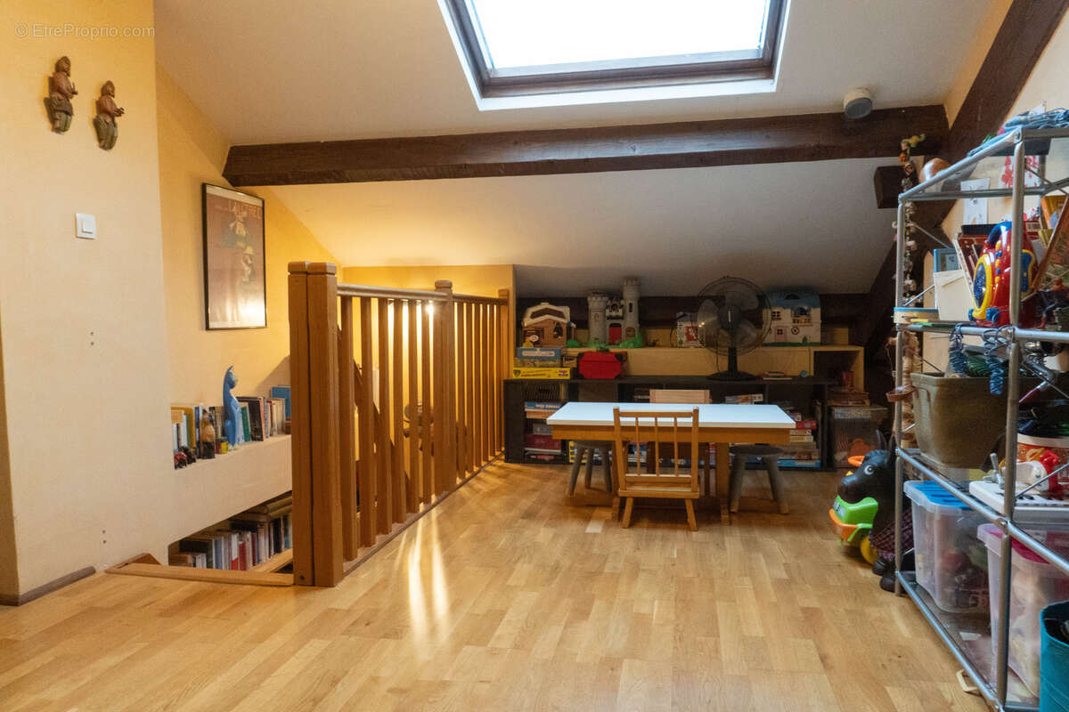 Appartement à SAINT-GENIS-LES-OLLIERES