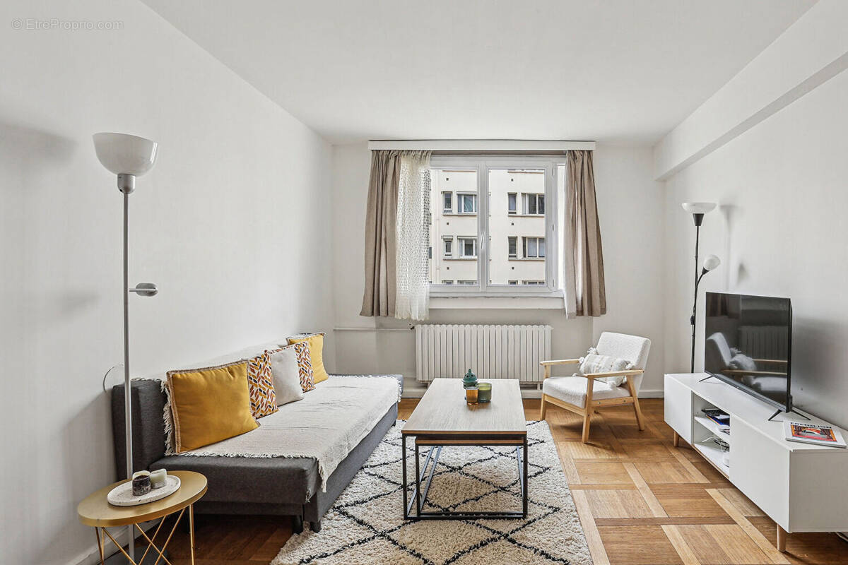 Appartement à PARIS-15E