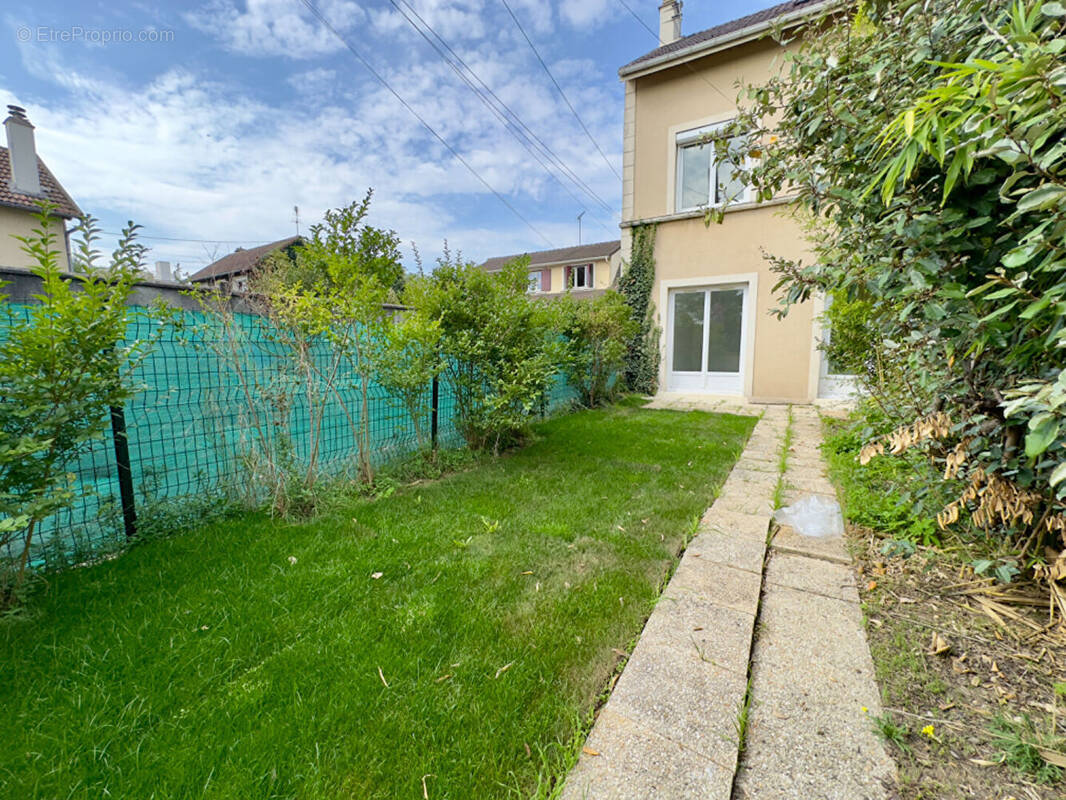 Appartement à LES MUREAUX