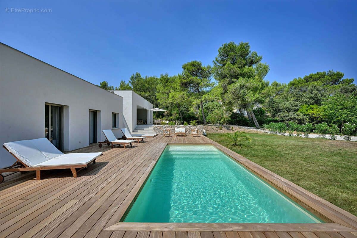 Villa Contemporaine Nimes-186 m2 + garage -Terrain 4445 m2 - photo 2