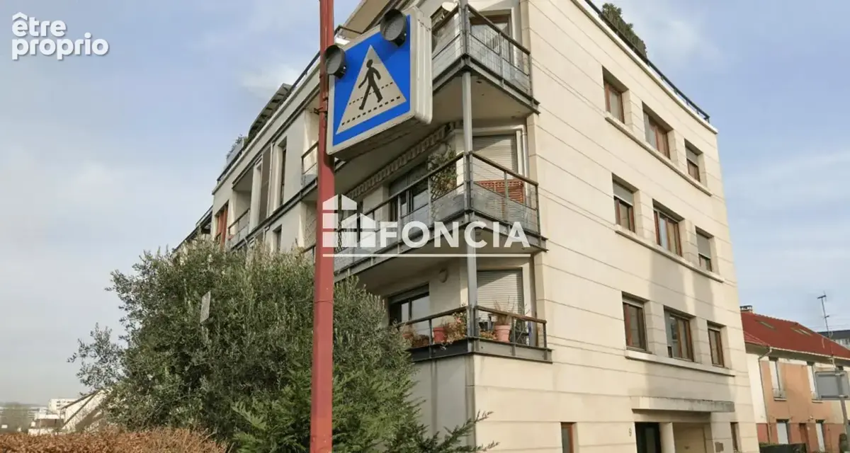 Appartement à FRESNES