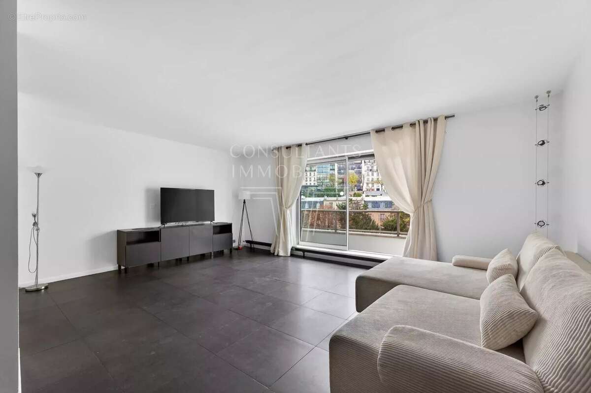 Appartement à PARIS-16E