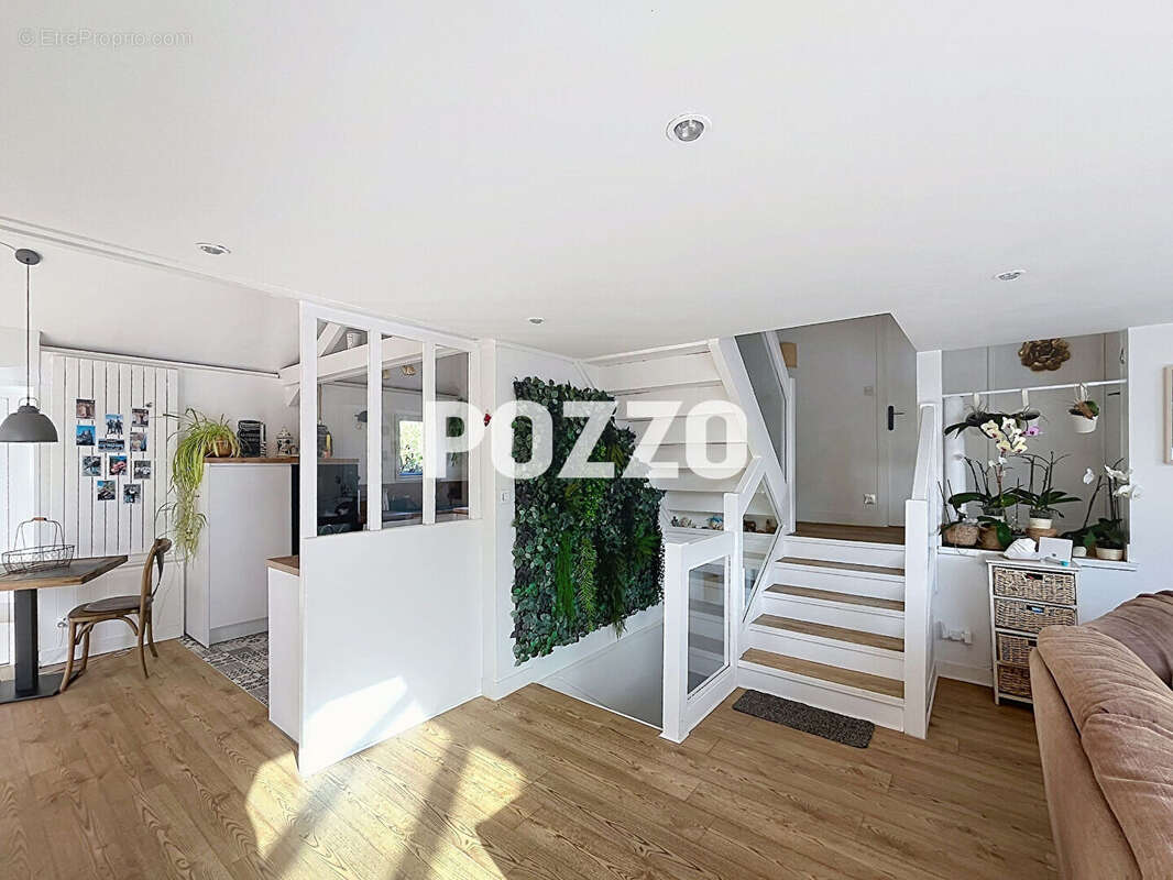 Baisse de prix - Maison proche Canisy -7 pièce(s) 162 m2 - 4 chambres -Piscine et garage double - photo 7