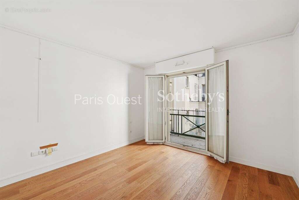 Appartement à PARIS-17E
